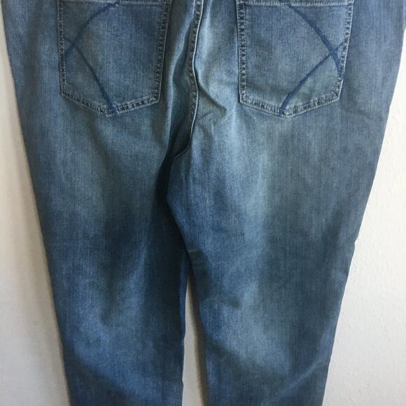 Lane Bryant Medium Wash Straight Leg Fit Jeans 26 - Picture 10 of 12